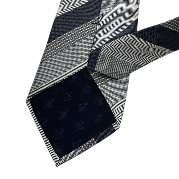 PAL ZILERI Gray Striped Silk LUXURY Tie ITALY - Picture 4 of 4